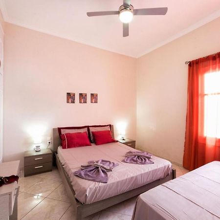 Town House For 6-16 With Ac Villa Parikia  Exterior photo