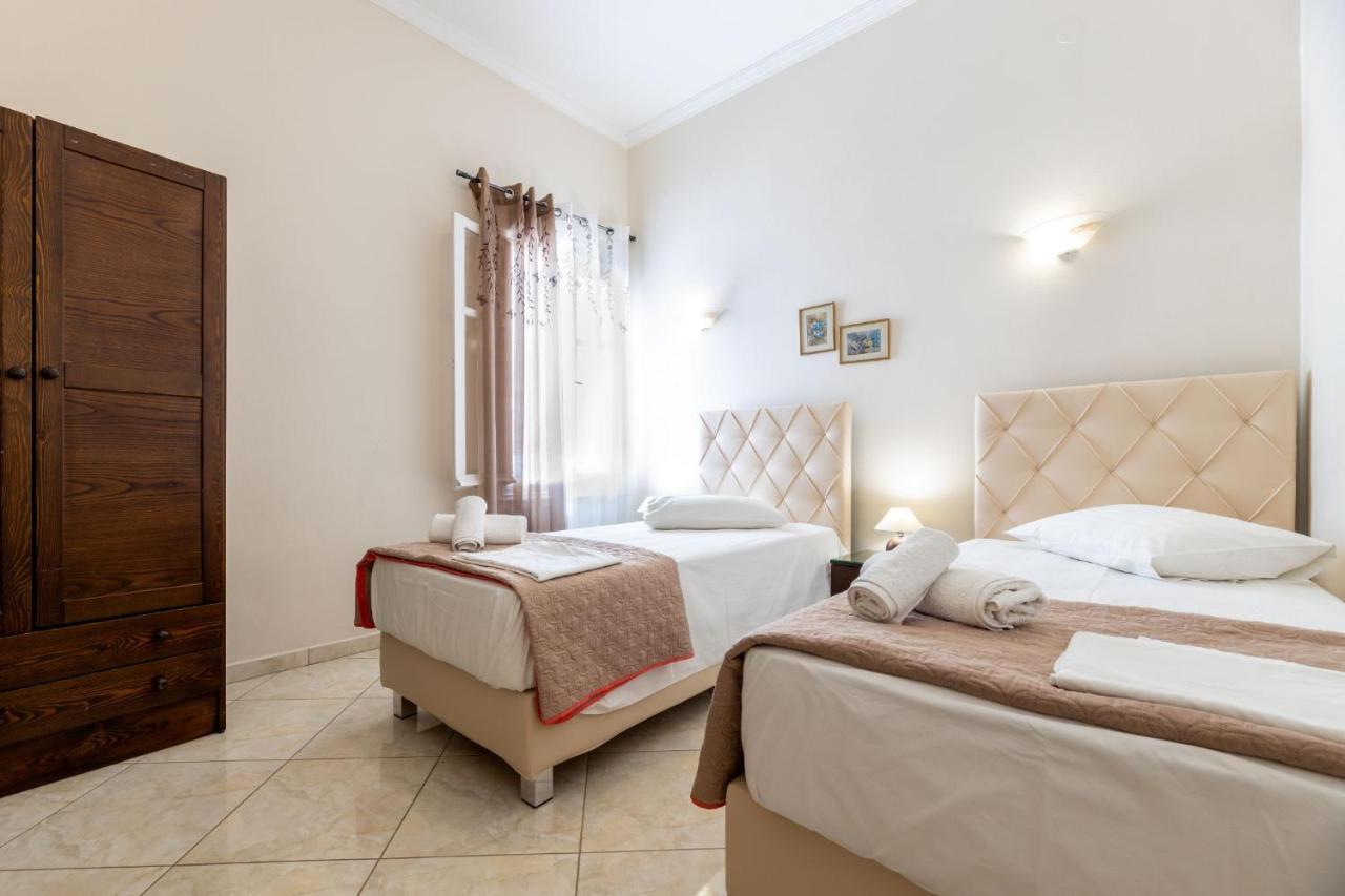 Town House For 6-16 With Ac Villa Parikia  Exterior photo