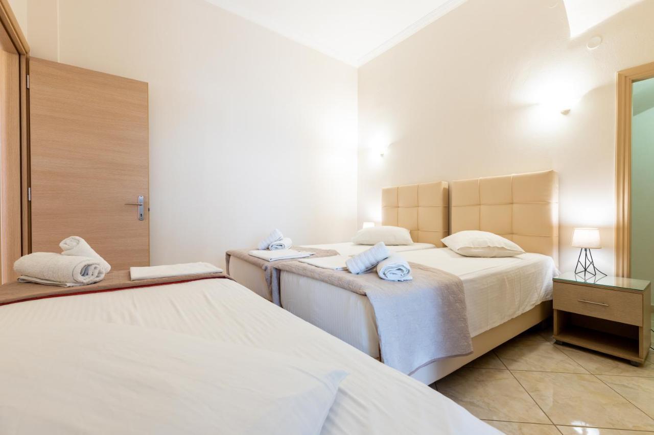 Town House For 6-16 With Ac Villa Parikia  Exterior photo