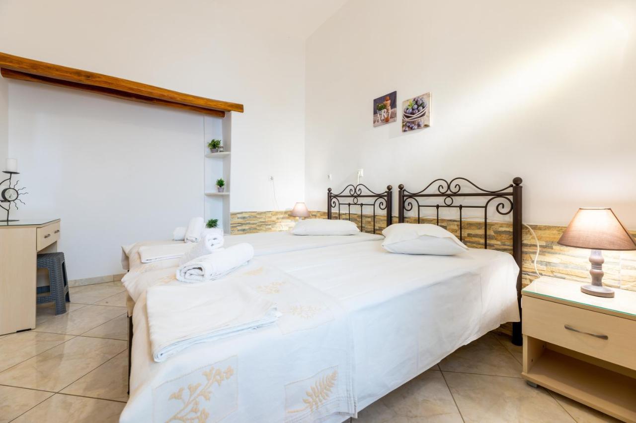 Town House For 6-16 With Ac Villa Parikia  Exterior photo